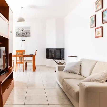 Whitehorse Condo: Center, Ocean And Mountain View Διαμέρισμα *