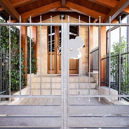 Apartment Whitehorse Condo: Center, Ocean And Mountain View Silvi Marina